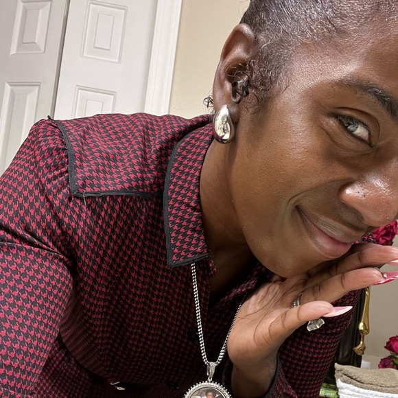 Meet your Posher, Katherine - Picture 2 of 2